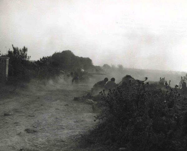 Original 10 x 8 Black and White Glossy World War II Press Photo of American Troops Firing Near Fort De Fougaville, France -- Very Good
