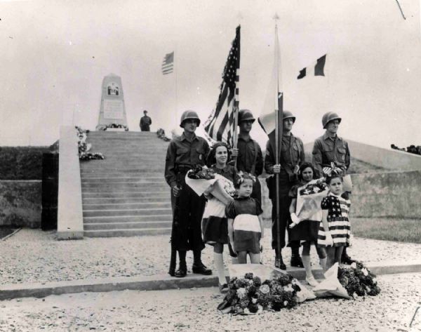 World War II Original 10'' x 8'' Black and White Glossy Press Photo -- D-Day Dedication at Utah Beach, France