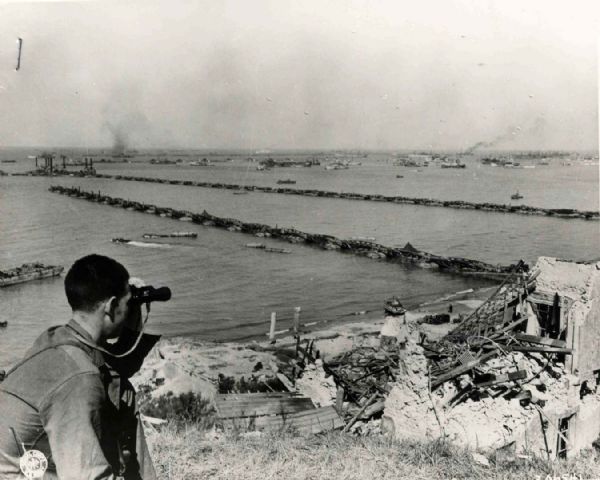 Original World II 10'' x 8'' Black and White Glossy Press Photo of Omaha Beach Channel -- Very Good
