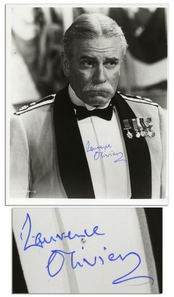 Sir Laurence Olivier Signed 8 x 10 Photo