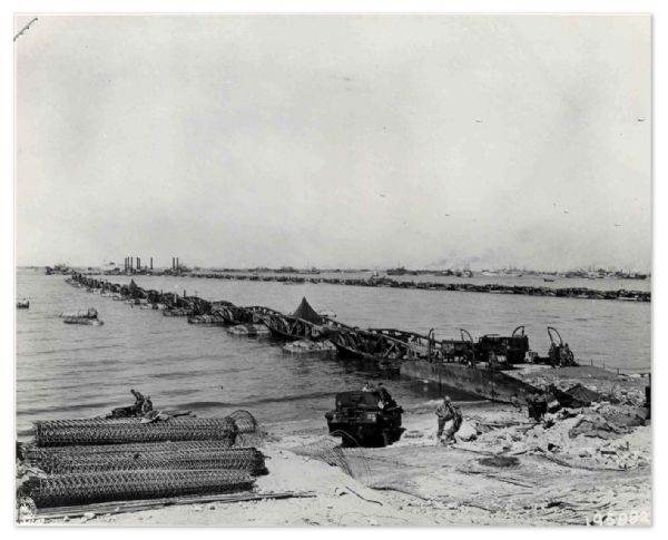 Original World War II Omaha Beach 10 x 8 Press Photo -- Near Fine