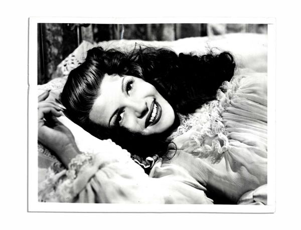 Rita Hayworth International News Photo -- For 1942s My Gal Sal -- 9 x 7 Glossy -- Very Good