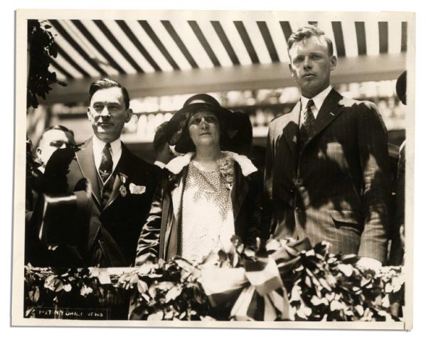 Charles Lindbergh 10 x 8 Semi-Matte Press Photo of Lindbergh and His Mother With NYC Mayor at City Hall -- 13 June 1927 -- Near Fine -- From the N.Y. Daily News