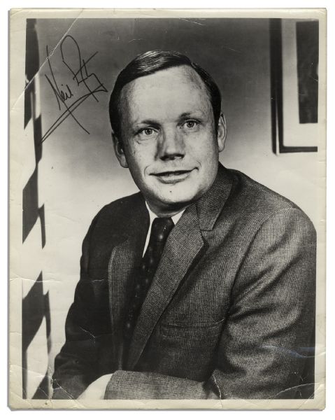 Excellent Neil Armstrong 8 x 10 Signed Photo -- Uninscribed