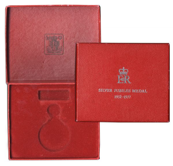 Duchess of Windsor Personally Owned Medallion Commemorating the Silver Jubilee of Queen Elizabeth II