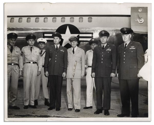 WWII General Douglas MacArthur Signed Photo