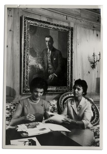 8 Original Photos of Jackie Kennedy Conducting the Famous Kennedy Renovation of The White House