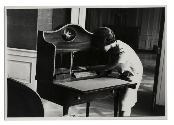 8 Original Photos of Jackie Kennedy Conducting the Famous Kennedy Renovation of The White House