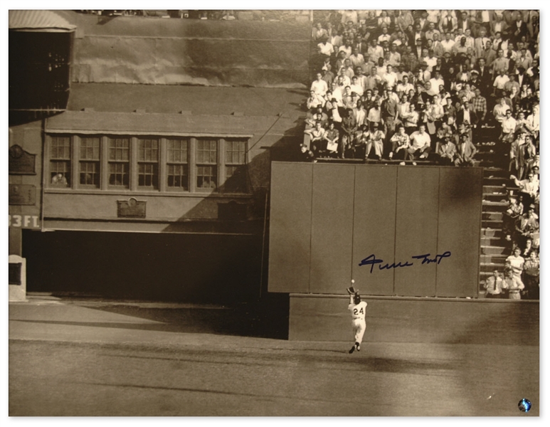 Willie Mays 20 x 16 Signed Catch Photo -- With Say Hey COA