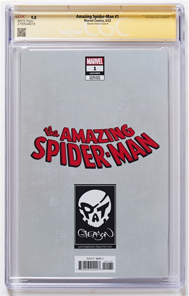 Willem Dafoe Signed ''Amazing Spider-Man'' #1 Comic Book with Variant Cover of Dafoe's Green Goblin Villain -- CGC Encapsulated & Graded 9.8