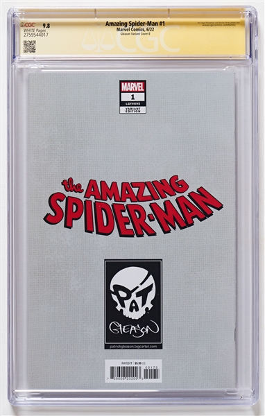 Willem Dafoe Signed ''Amazing Spider-Man'' #1 Comic Book with Variant Cover of Dafoe's Green Goblin Villain -- CGC Encapsulated & Graded 9.8