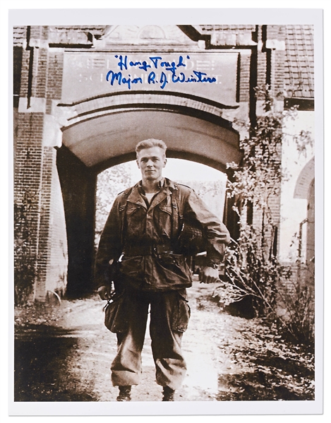 Dick Winters Signed Photo with His Famous Motto, ''Hang Tough''